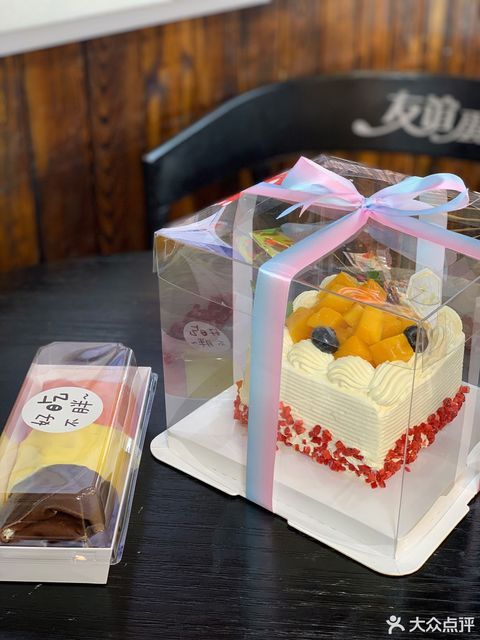 淄博市 餐饮服务 > 友谊蛋糕(大润发店)慕斯切块彩虹蛋糕 分类:面包店