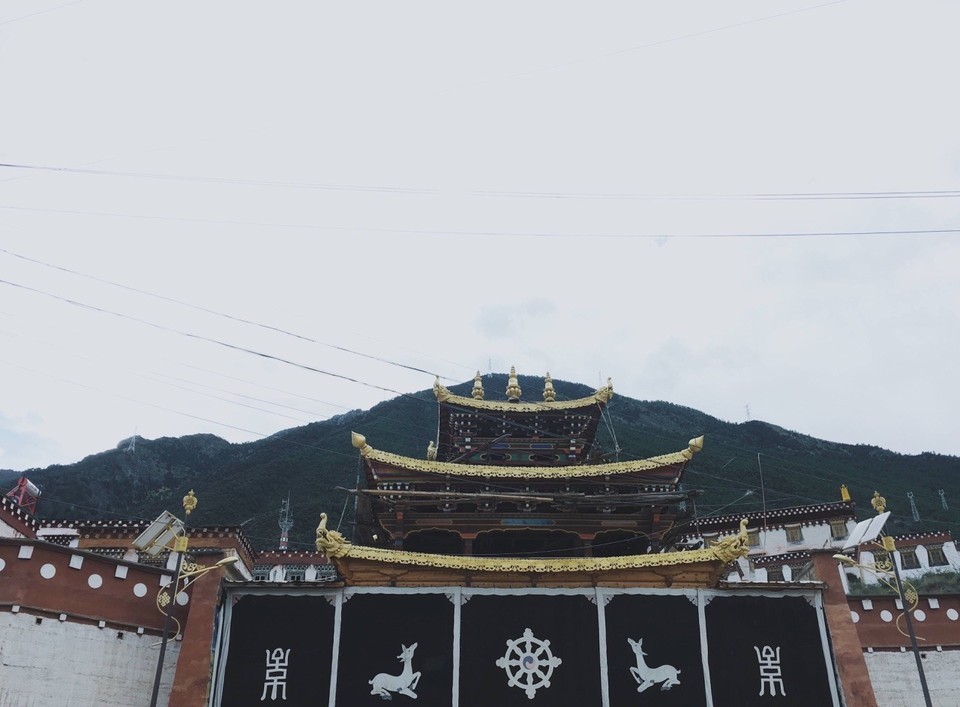 乡城县香巴拉镇