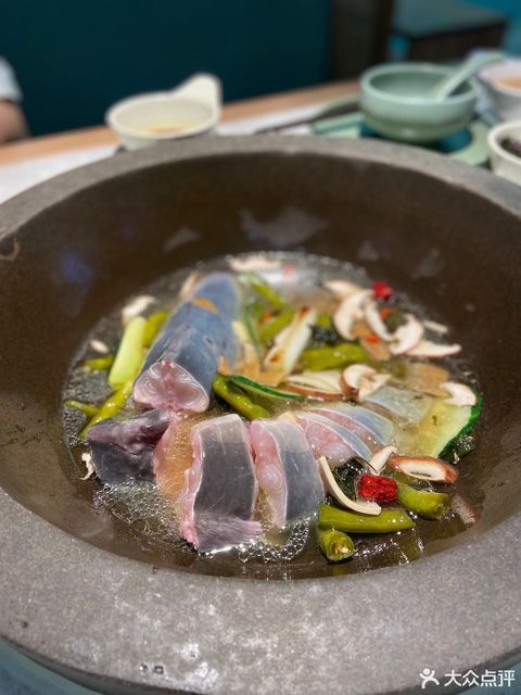 鲜潭蒸汽石锅鱼