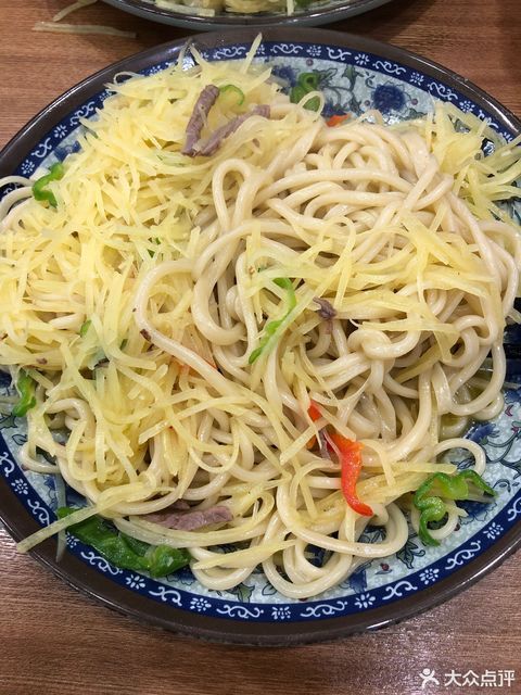 牛肉土豆丝炒面图片