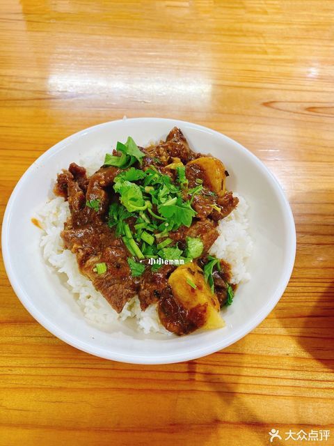亚强秘制红烧牛腩饭图片