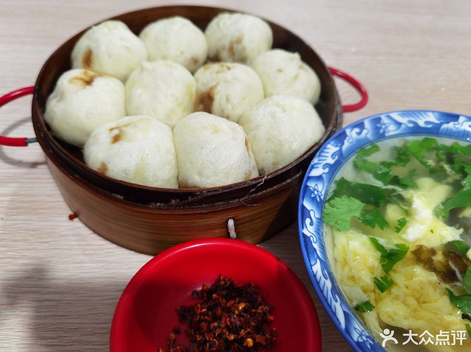 豬肉大蔥小籠包鮮肉燒麥手工抻面分類:餐館;包子;餐飲;快餐;小吃;小吃