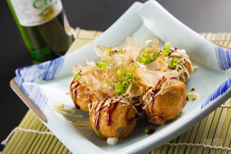 炸章鱼小丸子图片