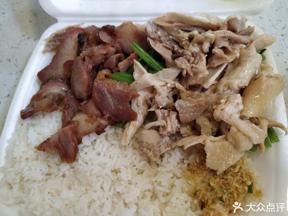 手撕鸡拼叉烧饭图片
