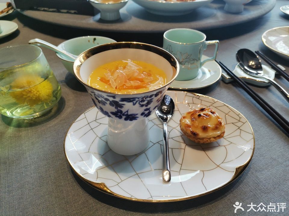 潮式冻满黄膏蟹辣汁浸花螺推荐菜:南庭·精致粤菜(滨江店)位于南昌市
