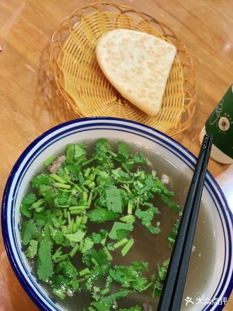 水盆牛肉普通煮饃分類:燒烤;餐館;餐飲;小吃;中餐;小吃快餐;水盆羊肉